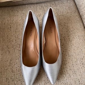 Dress shoes - Silver Kitty Pumps - size 8.5